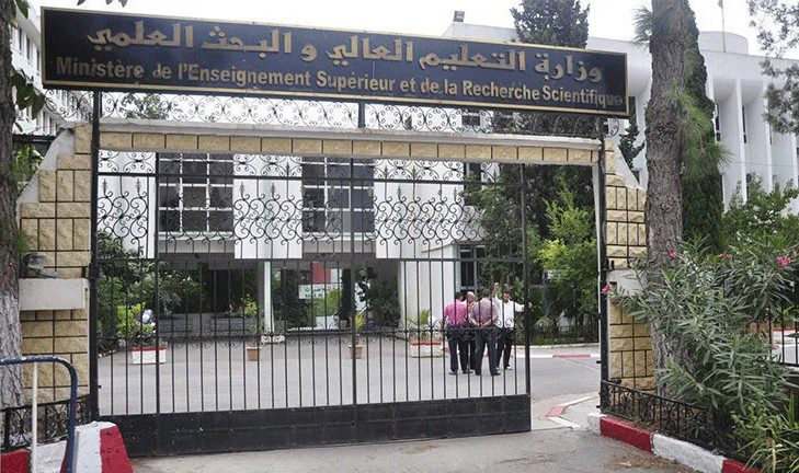 فتح 2200 منصب لتوظيف الأساتذة في التعليم العالي