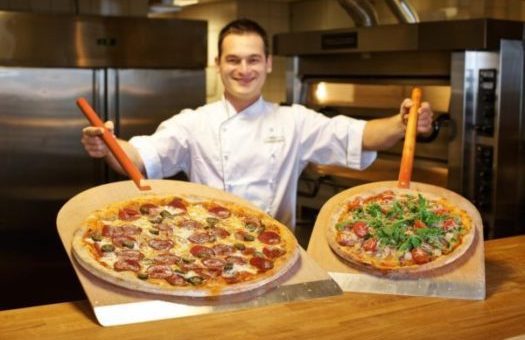 بيتزريا بالجزائر العاصمة تبحث عن عمال في مجال الاطعام والطبخ