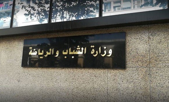 وزارة الرياضة ترفع التجميد عن توظيف 300 عون متعاقد وتعلن عن 640 منصبًا إضافيًا